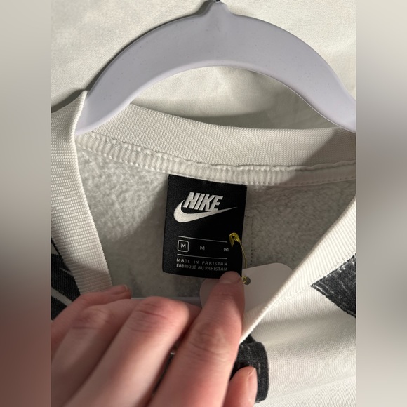 M Nike cropped sweater - Picture 3 of 8